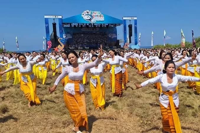 Traditional dance performance at Nusa Penida Festival 2025